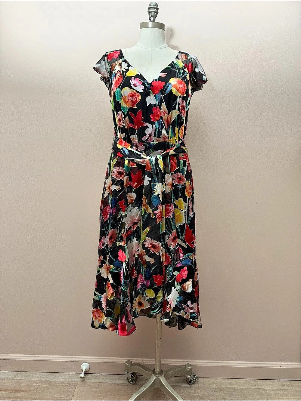 Eli Tahari Silk Blend Floral V-Neck Dress with Flutter Sleeve Size 12